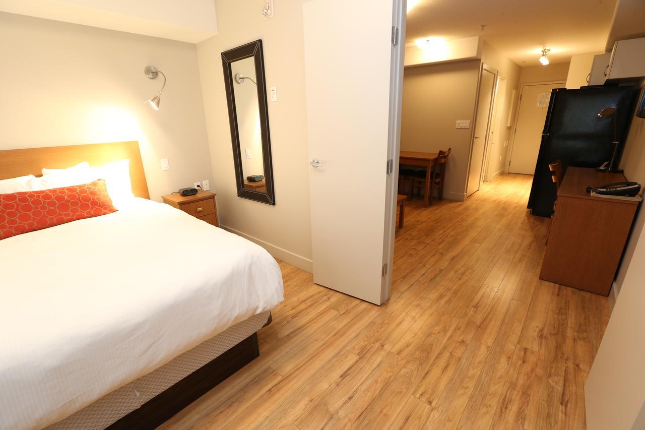 Platinum Residences フォートマクマレー エクステリア 写真