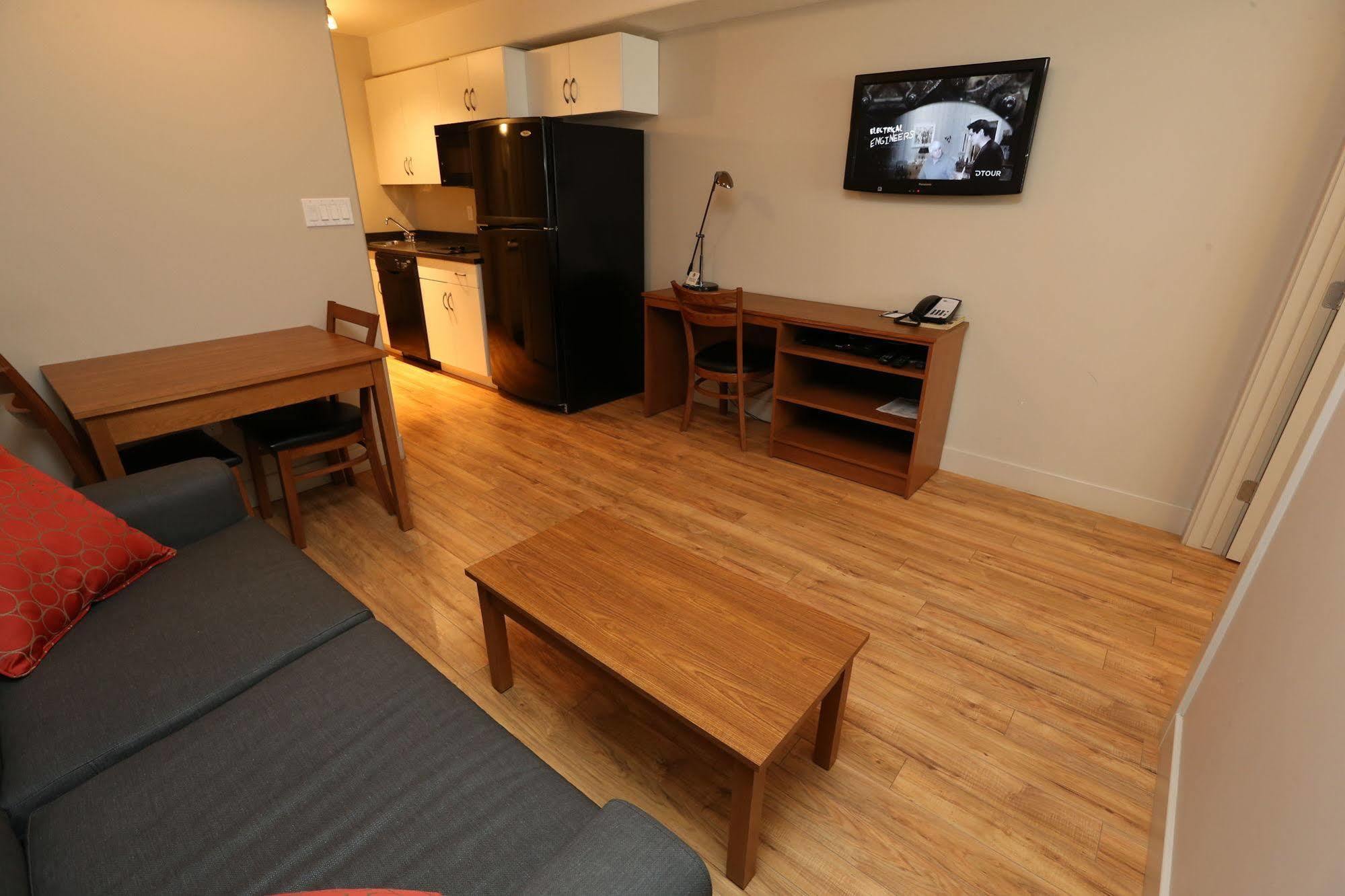 Platinum Residences フォートマクマレー エクステリア 写真