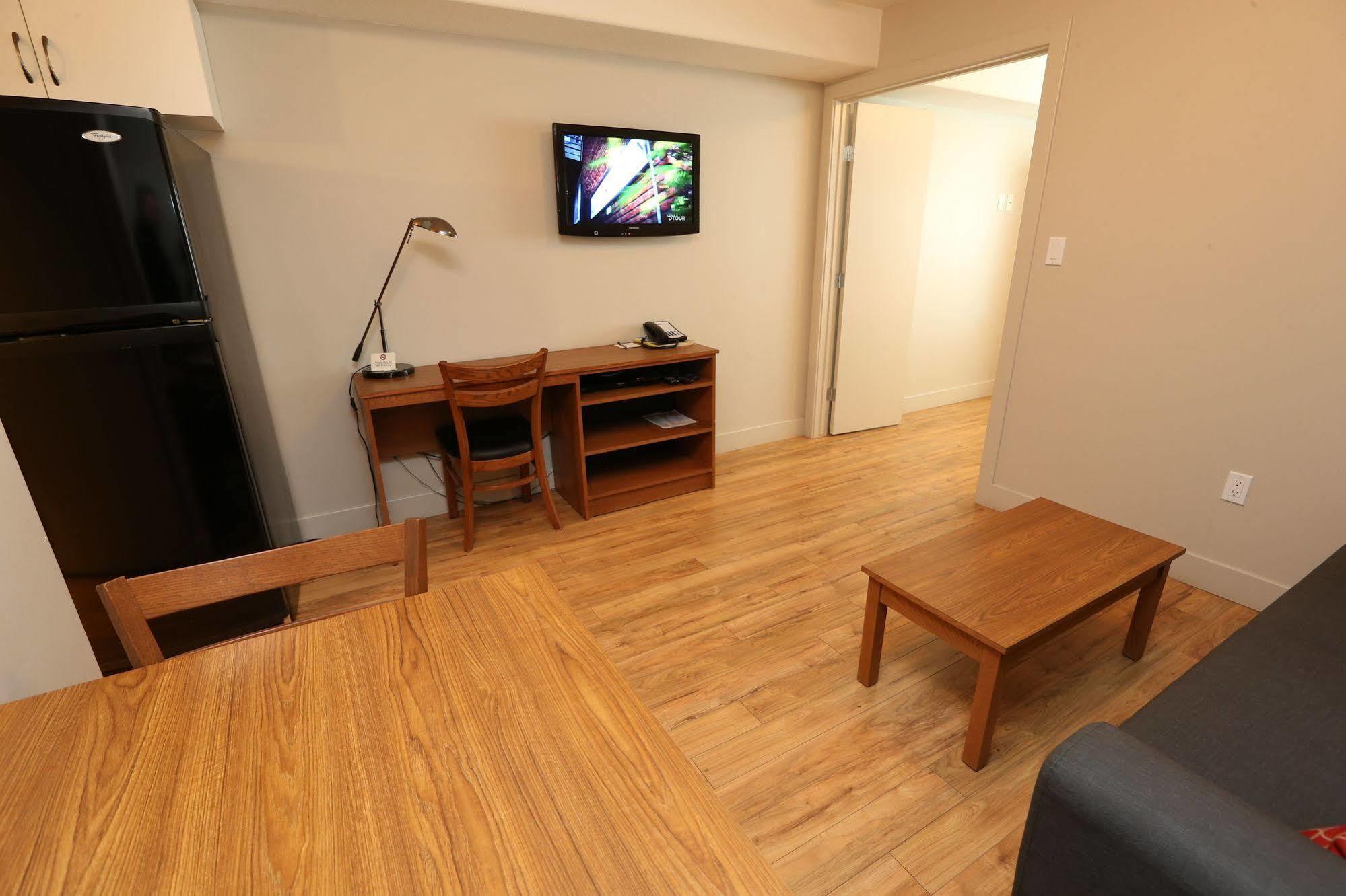 Platinum Residences フォートマクマレー エクステリア 写真
