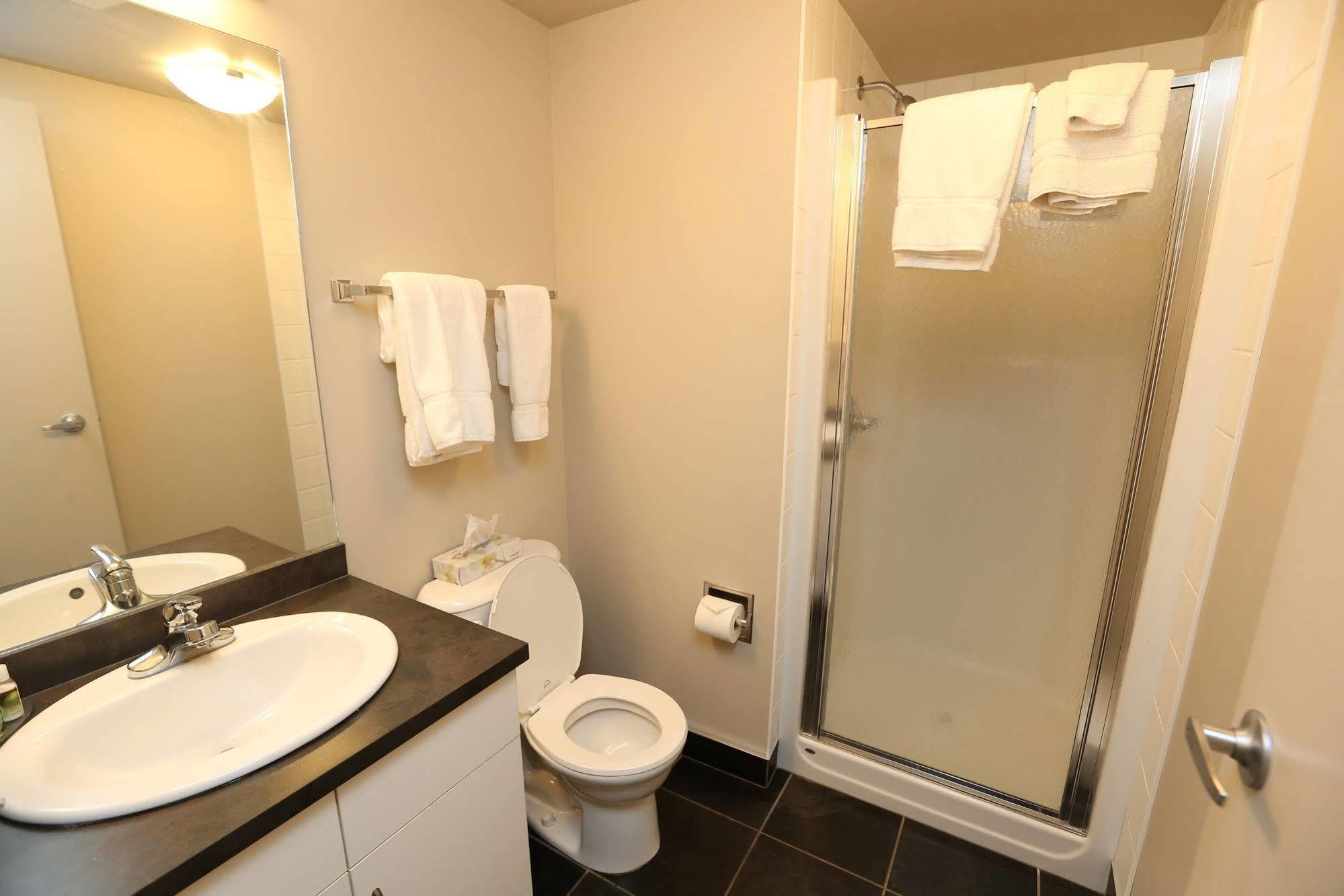 Platinum Residences フォートマクマレー エクステリア 写真
