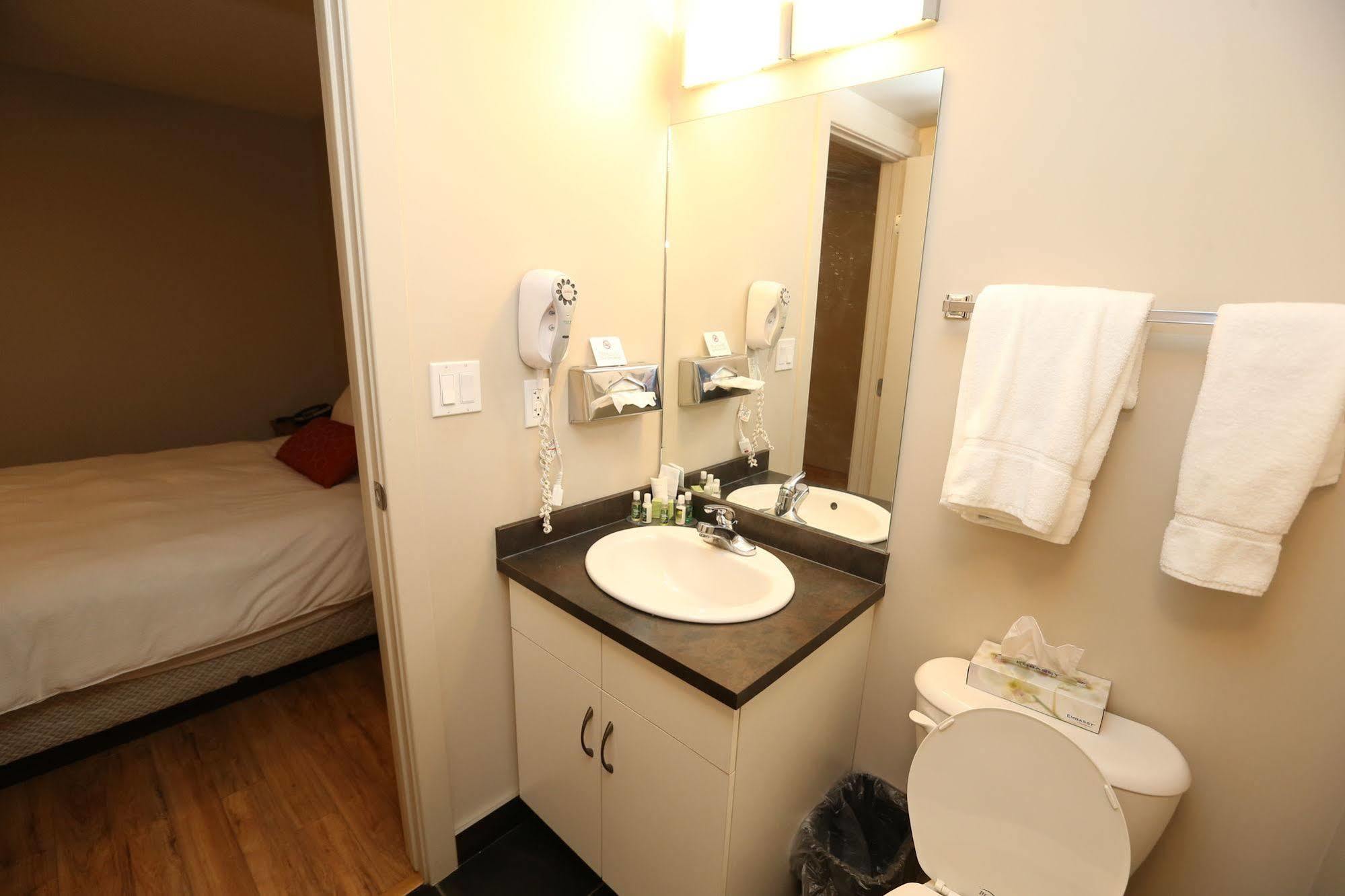 Platinum Residences フォートマクマレー エクステリア 写真