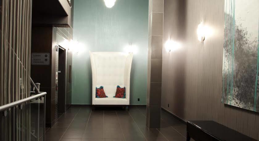 Platinum Residences フォートマクマレー エクステリア 写真